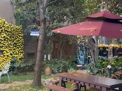 -月亮眼花园餐厅书吧酒吧