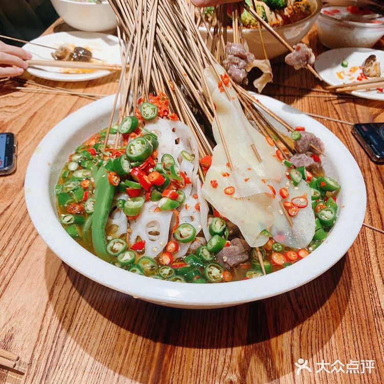 [调皮][调皮]夏天必吃钵钵鸡[糖果]