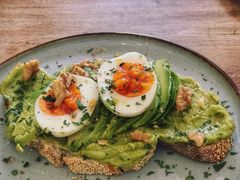 牛油果煮蛋吐司-RAC BAR(安福路店)