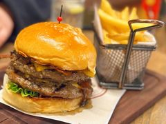 -BOURBON 玻本美式餐厅酒吧(虹桥新天地店)