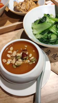 素虎素食(大兴机场店)-"网红机场果然炫酷,找晚饭吃就在转角口第一.