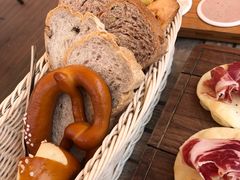 -LENBACH兰巴赫西餐啤酒坊(大连东港店)