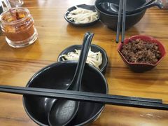 -丽虹云南过桥米线(兴工街店)