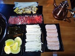 -果松木炭酸菜铜火锅·外婆参鸡汤