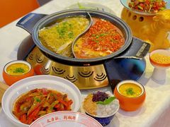 -阿瓦山寨·湘菜现炒·剁椒鱼头王(咸阳总店)