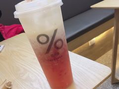 手舂草莓奶缇-%百分茶(江阴万达店)