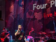 -FOUR PLAY BAR