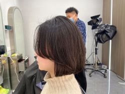 点击看大图 -娇点芭莎·烫染形象设计