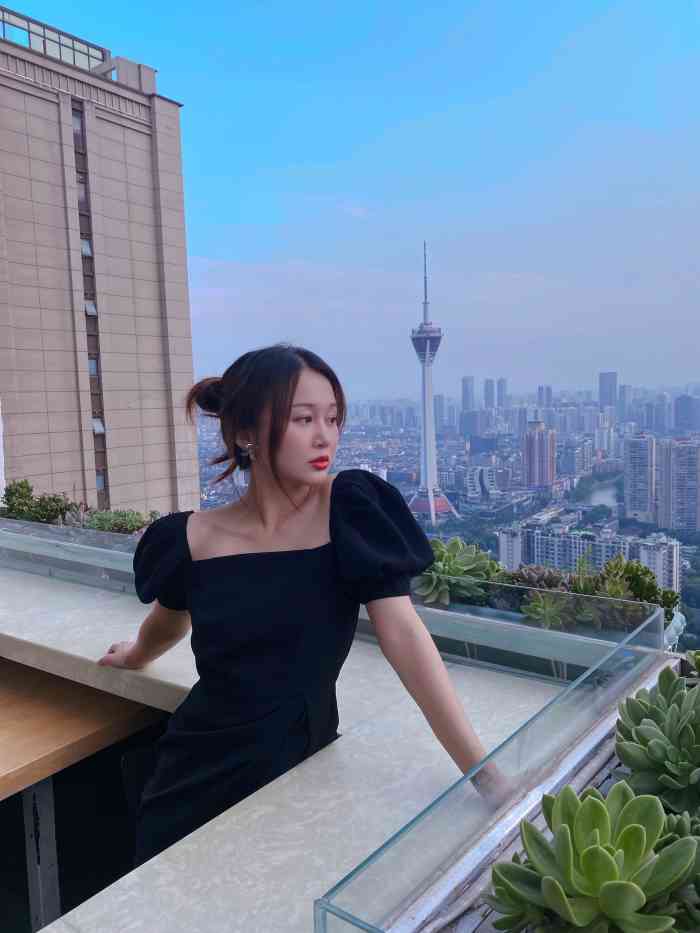 云端小馆hifanshouse-"周五晚上跟之前同事一起去小聚了一下,离3.