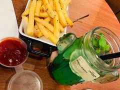 -StayReal Cafe(长宁来福士广场东八区店)