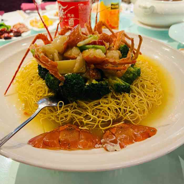 申粤轩酒楼(丁香花园店)-"虽在花园里,却到处写着食客止步,除了必经.