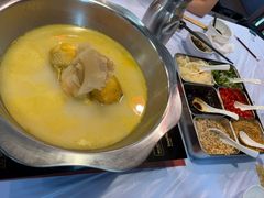 -鲜入围煮花胶鸡海鲜火锅