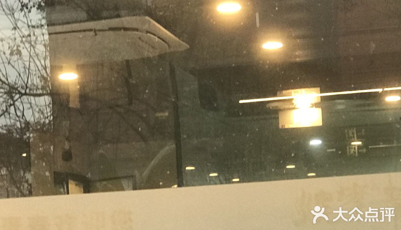 在草金路的中诚悦府新开了一家青春烧烤，从装修风格到味道不摆了