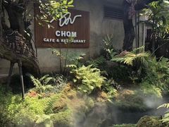 -Chom Cafe and Restaurant