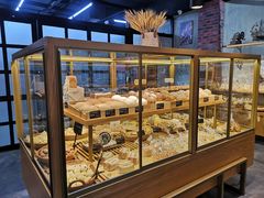 面包甜点陈列柜-啊噗吐呦现场烘焙(麦凯乐店)