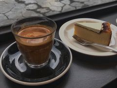 巴斯克芝士-black rainbow coffee