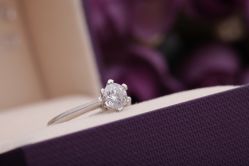 -威德钻石-克拉钻大本营(南京东路店)