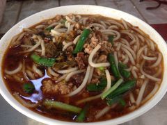 -味相逢老玉溪牛肉米线