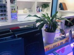 -提一眼镜·蔡司·依视路(小寨店)