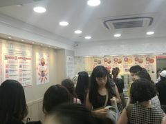 等位区-珍妮曲奇聪明小熊(尖沙咀店)