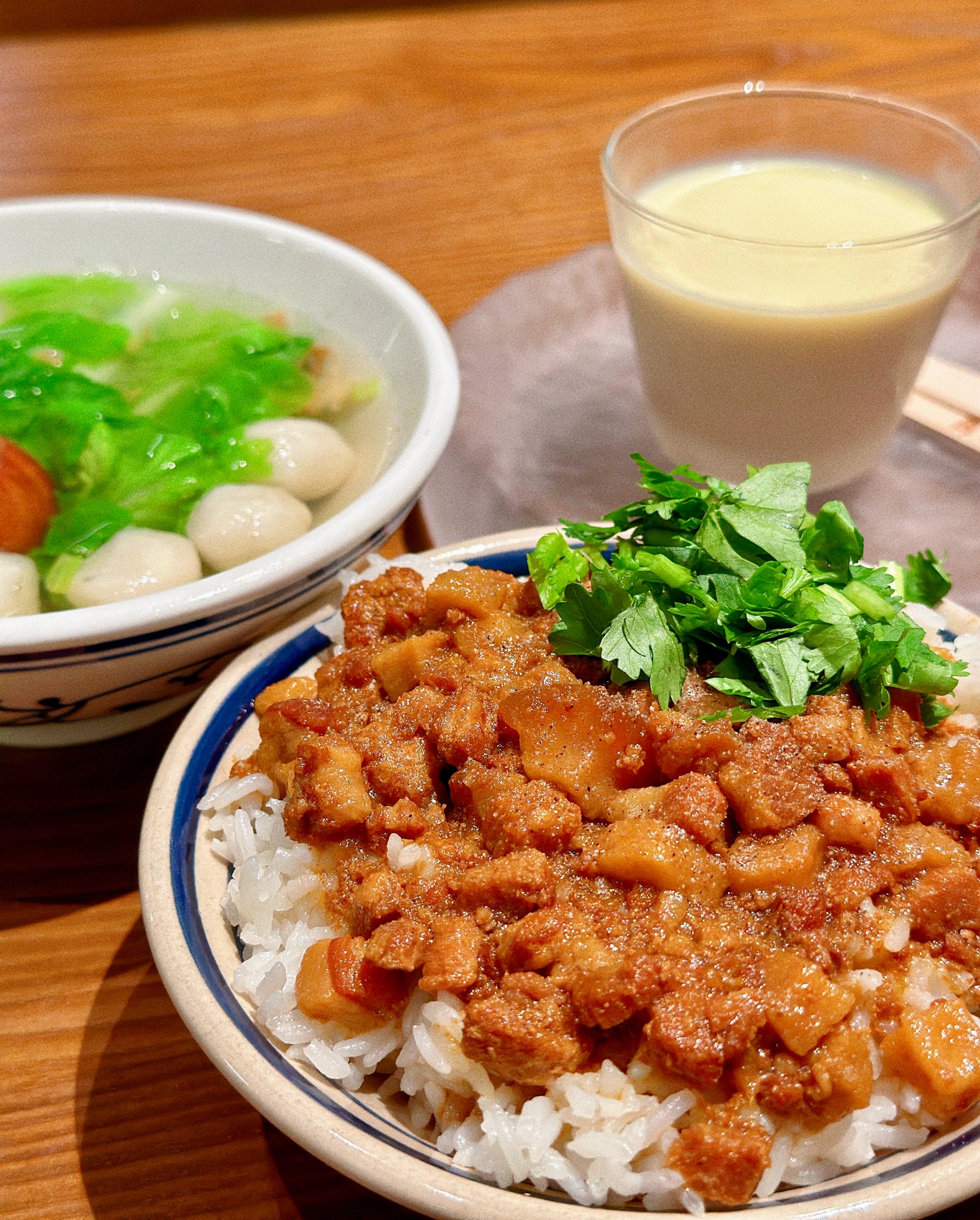 蹦蹦饭的做法的视频(蹦蹦饭里面的脆米是怎么做的)