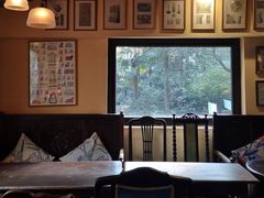 靠窗位-古董花园(思南路42弄小区店)