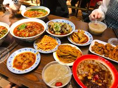 -爆炸头阿姨小四川正宗川味小吃(无任何分店)