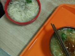 -亮亮面馆(经六路店)