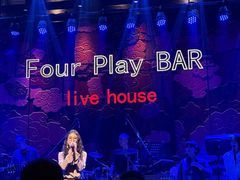 -FOUR PLAY BAR