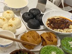 -李与白包子铺(桐梓林店)