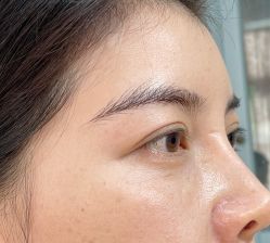 -一个差评成就的纹眉店