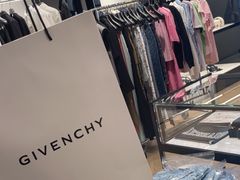 -GIVENCHY(佛罗伦萨小镇奥莱店)