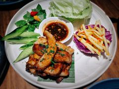 蜜糖炭烧猪颈肉配沙拉-星叶·东南亚料理(宁波万象汇店)