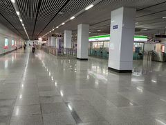 -龙溪路(地铁站)