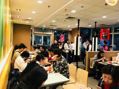 大堂-麦当劳(轻轨曹杨路店)