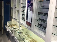 -提一眼镜·蔡司·依视路(小寨店)