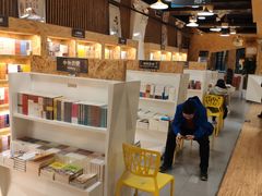 -新华里咖啡书吧(新华书店小寨店)