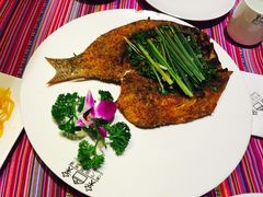 -香巴拉云南餐厅(华莱坞店)