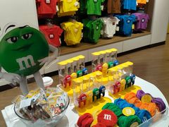 -m豆巧克力世界(上海世茂广场店)