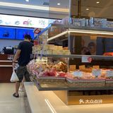 终于买到了传说中打折的圆形蛋糕 好险 我问价格