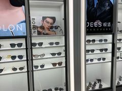 -光明眼镜·蔡司授权(徐泾店)