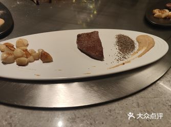 最近和朋友去了一家铁板烧餐厅，体验非常棒