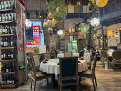 -临界音乐酒馆·小龙虾·江湖菜(华熙LIVE·鱼洞店)