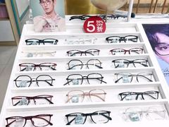 -英伦眼镜蔡司依视路折扣店(通州万达店)