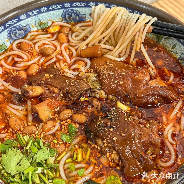为了这口软糯蹄花粉二刷这家小面馆