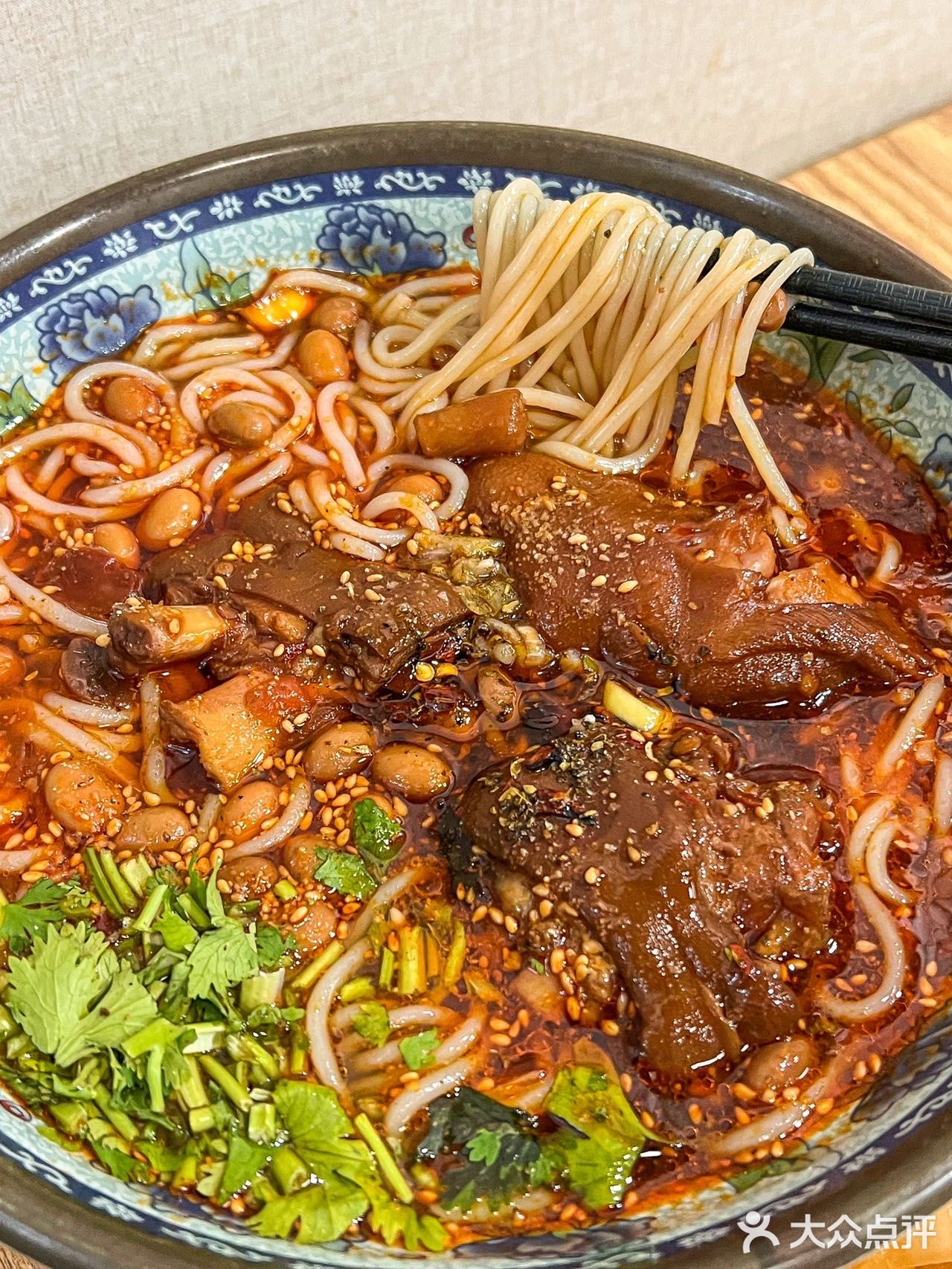 为了这口软糯蹄花粉二刷这家小面馆