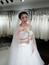 -雪莉美妆婚纱馆