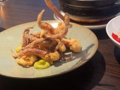 脆炸鱿鱼配柠檬牛油果酱-庐灶江南·江南菜·四合院Bistro(东直门雍和宫·原华侨宾馆店)