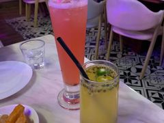 -樱花里音乐餐吧·牛扒椰子鸡(东圃店)