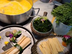 -澳美徕·港式花胶鸡火锅(高新万达店)